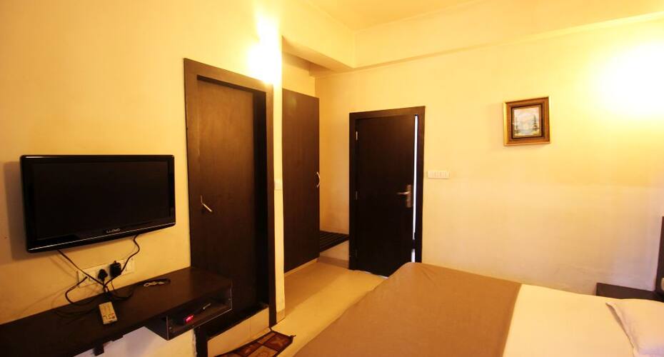 Hotel Safari, Pune 4